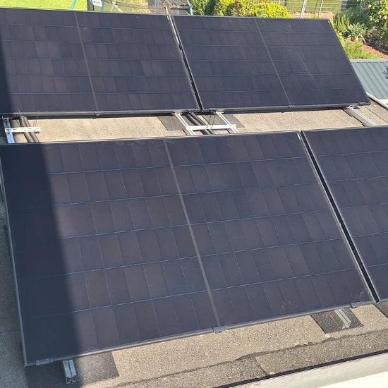AIKO Balkonkraftwerk Solarmodule auf Gartenhaus - Nutzerprojekt